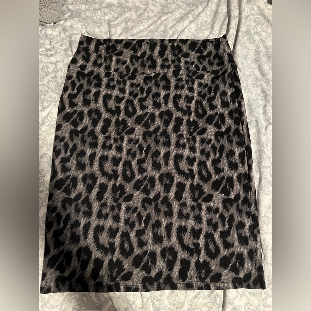 Bundle of 3 patterned LuLaRoe women’s skirts all size XL - Picture 9 of 11